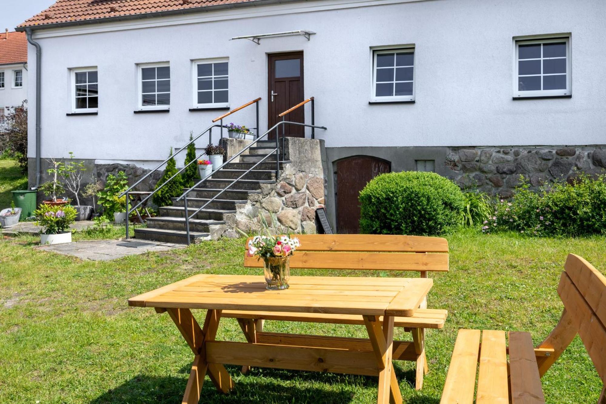 Ferienwohnung "Flori'S Ponyhof" Kropelin Exterior photo